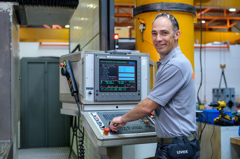 Lobag Maschinenbau Programmierung und Steuerung der Matec 30 P Lobag Maschinenbau Programmierung und Steuerung der Matec 30 P