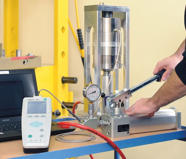 MTS mobiles Hochpräzisions-Kalibrier- und Prüfgerät TRANS CAL 7281 Bild 2